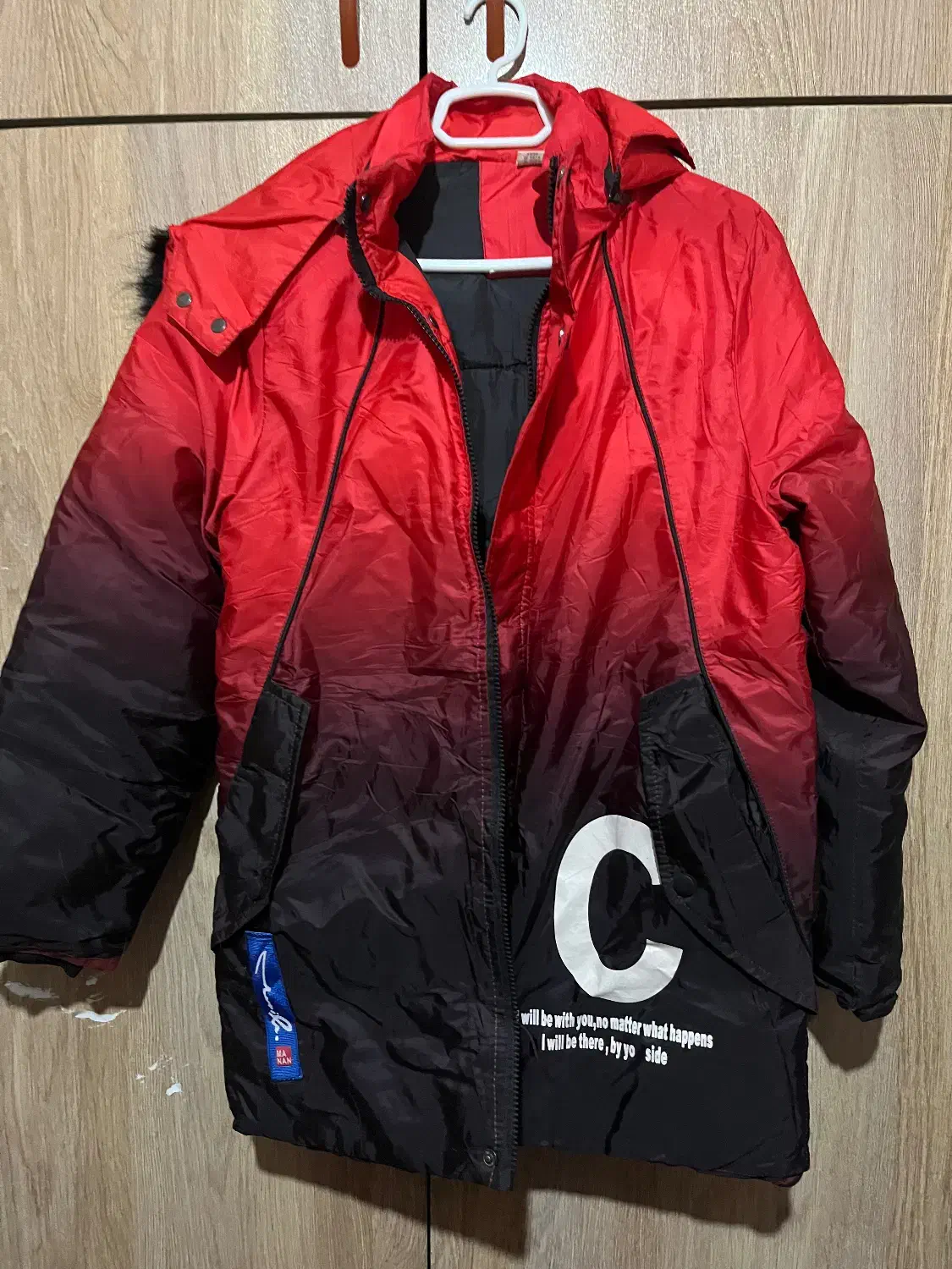 کاپشن|لباس|مشهد, دانشجو|دیوار