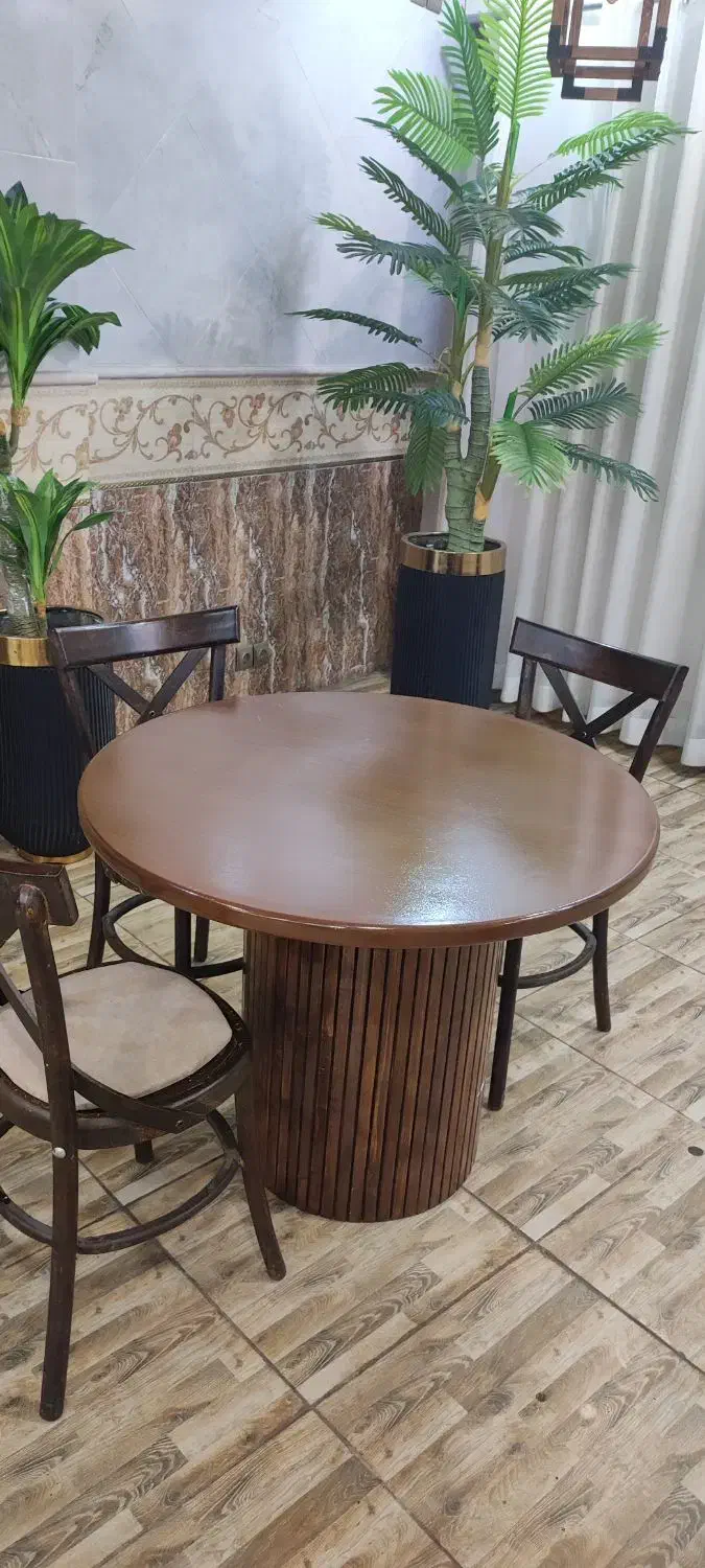 تعداد ۶ عدد میز گرد بصورت یکجا|میز و صندلی غذاخوری|صومعهسرا, |دیوار