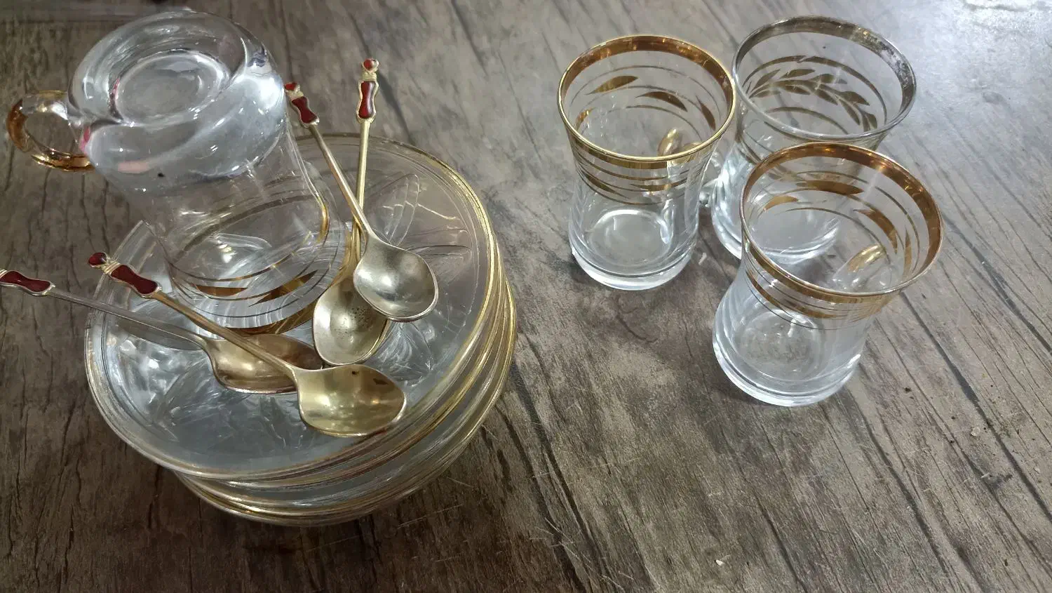 شیک وخاص وظریف استکانهای لب طلایی|ظروف سرو و پذیرایی|اصفهان, طامه|دیوار