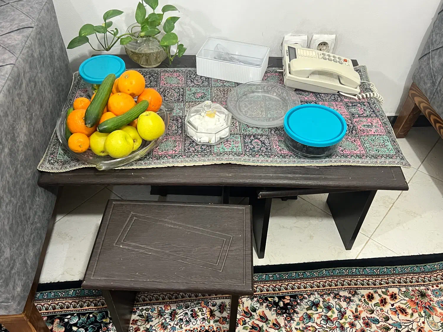 میز در حد نو|میز و صندلی غذاخوری|رشت, لاکان شهر|دیوار