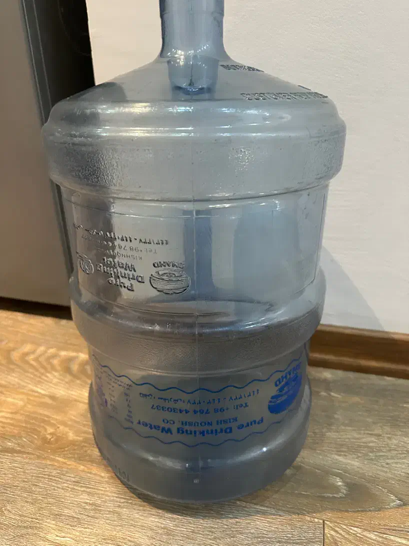 چهار عدد گالن آب|ظروف نگهدارنده، پلاستیکی، یکبارمصرف|کیش, |دیوار