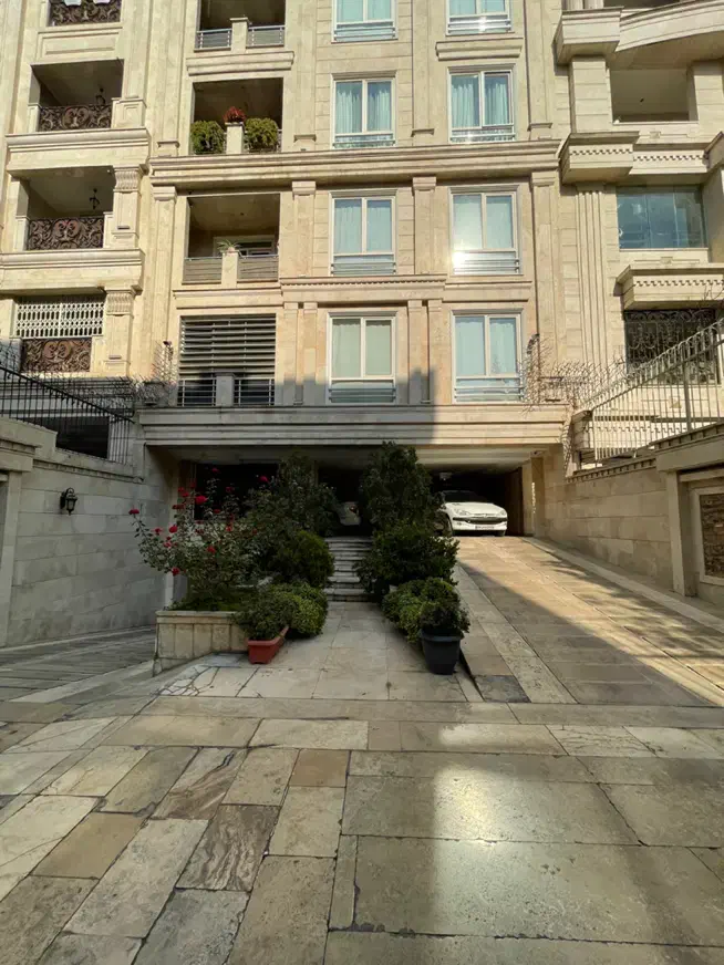 ۹۳ متر اکازیون/بلوار فردوس شرق