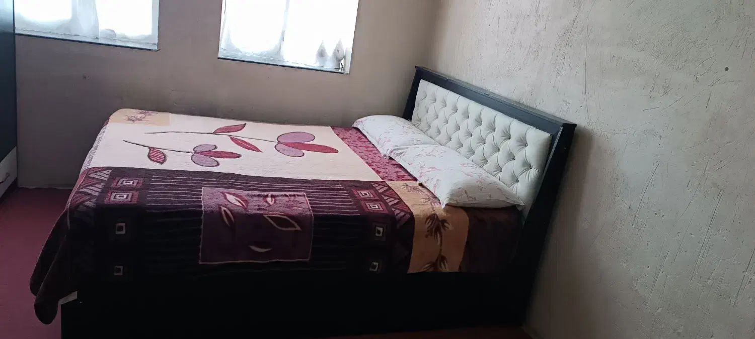 سرویس خواب|تخت و سرویس خواب|سیلوانه, |دیوار