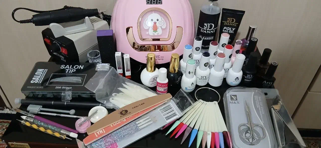 لوازم کاشت ناخن کاملا نو|آرایشی، بهداشتی، درمانی|اسدآباد, |دیوار