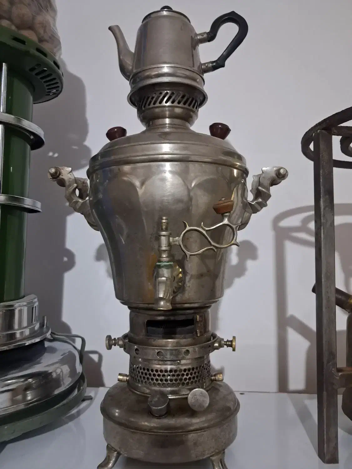 سناور نفتی|کلکسیون اشیاء عتیقه|ساوه, |دیوار