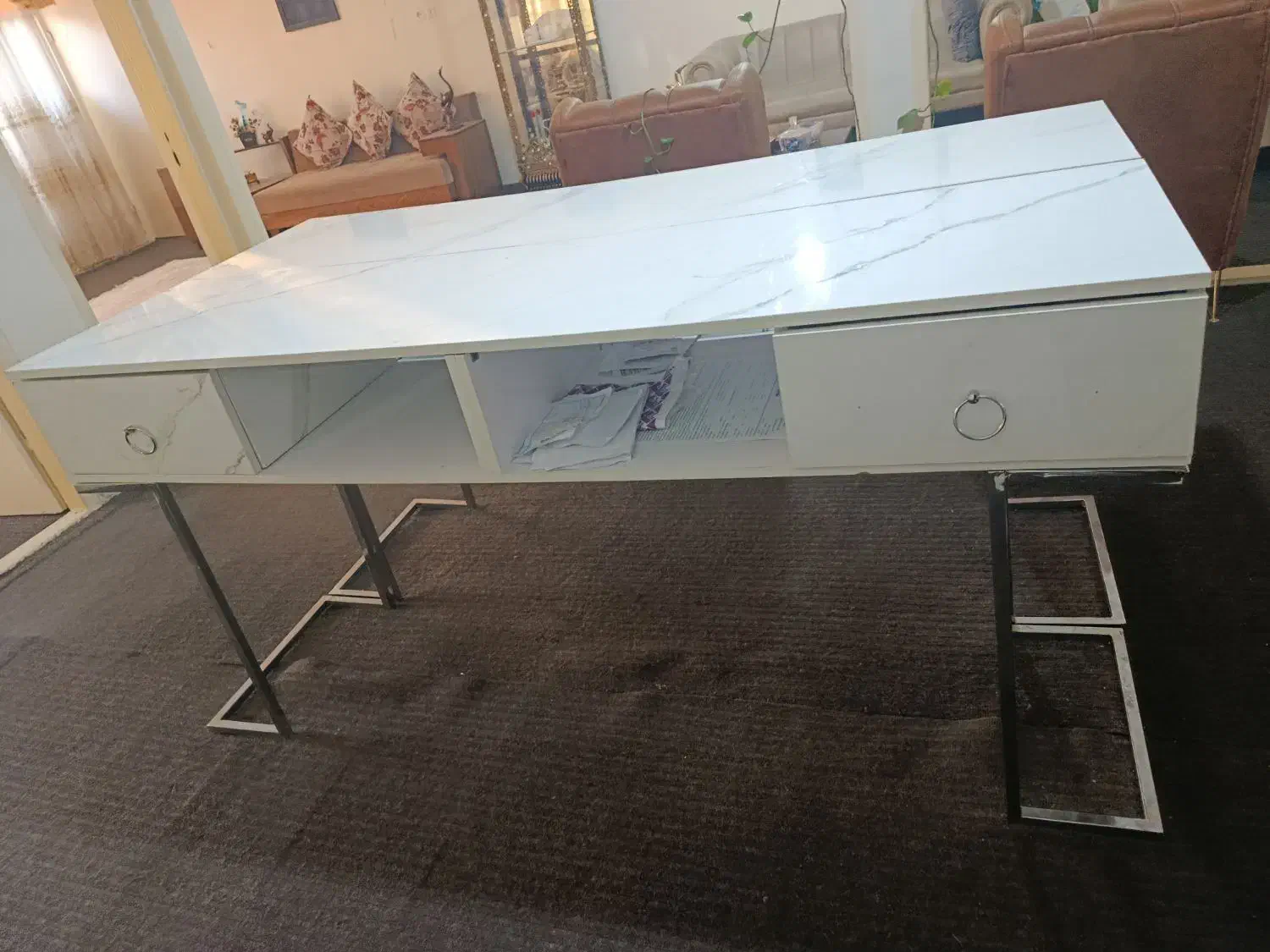 میز ناخن|آرایشگاه و سالن‌های زیبایی|اراک, |دیوار