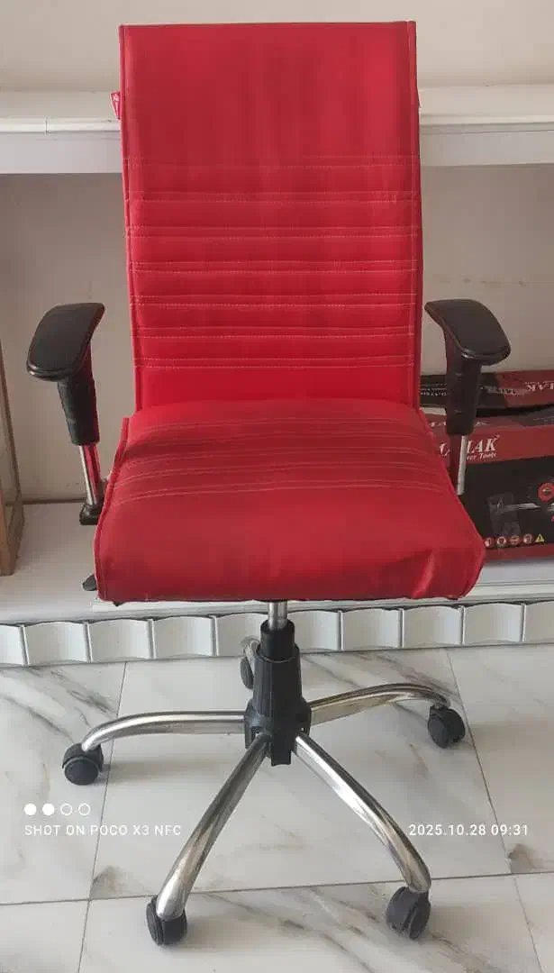 تعدادی صندلی اوپن ومدیریت به علت مهاجرت|صندلی و نیمکت|شیراز, فرهنگ شهر|دیوار