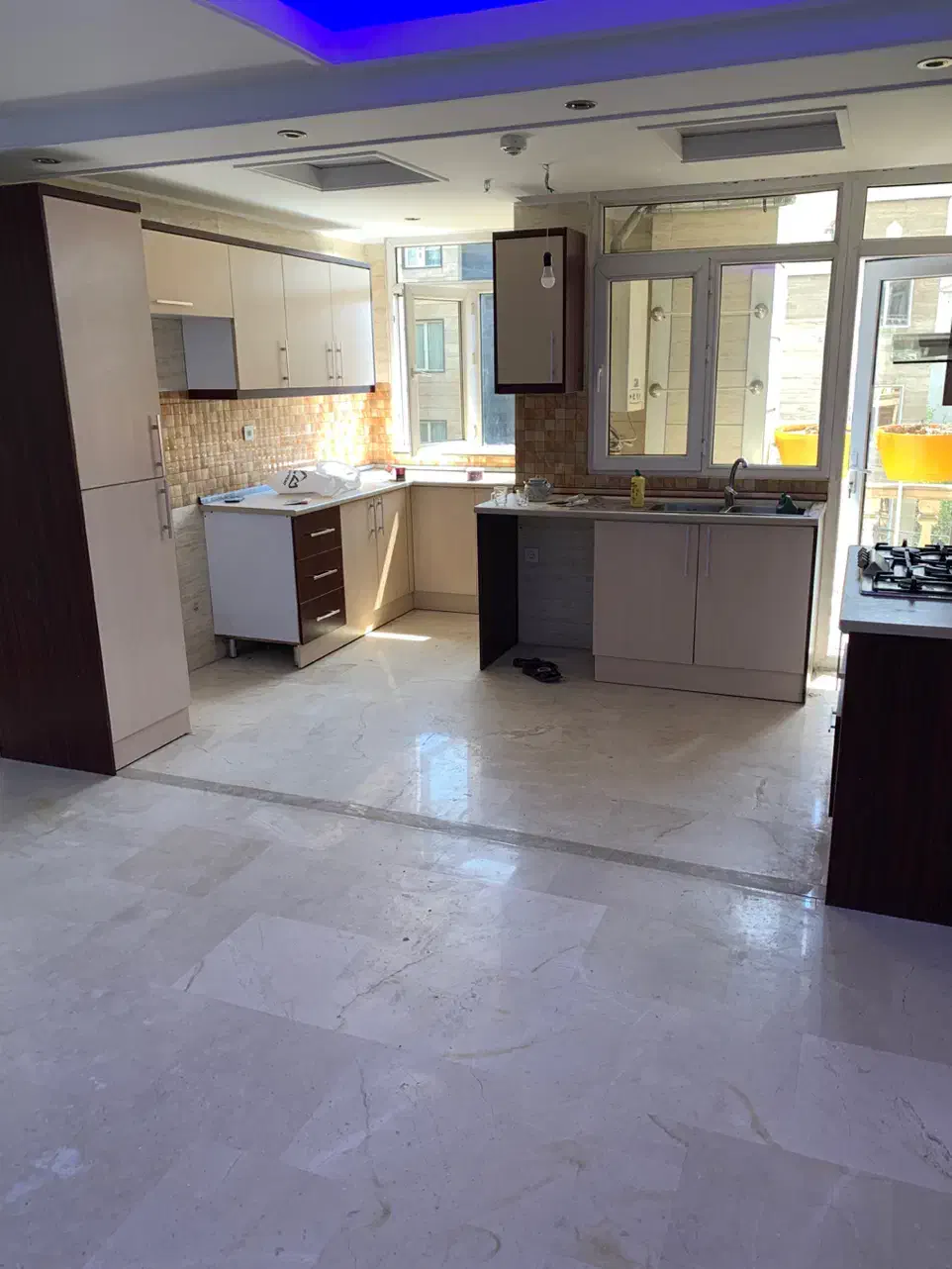 ۷۷ متر دو خواب ( شیان لویزان ) ( موقعیت عالی )