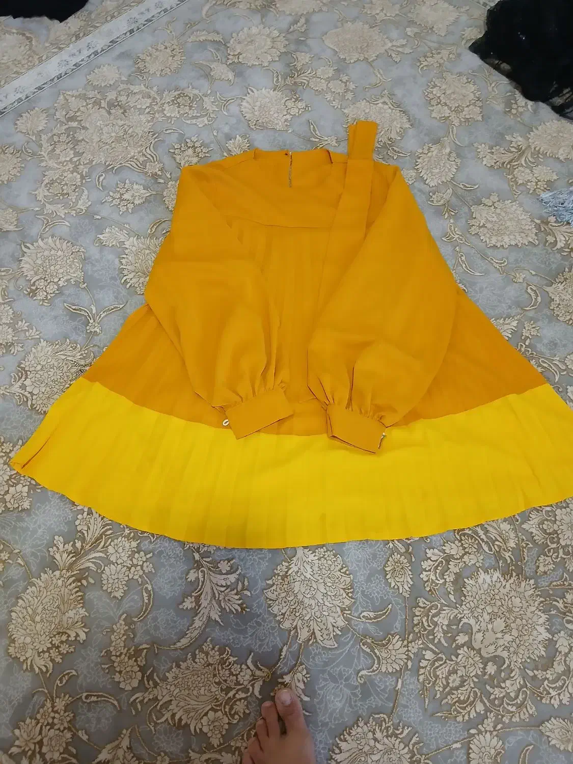 چند دست لباس نو|لباس|زنجانرود, |دیوار