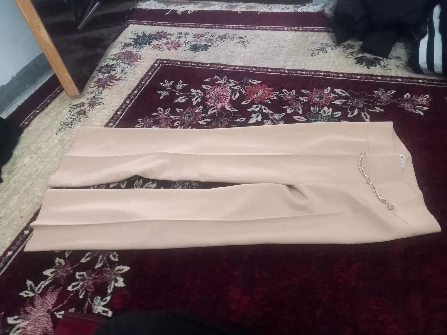 شلوار|لباس|گلزار, |دیوار
