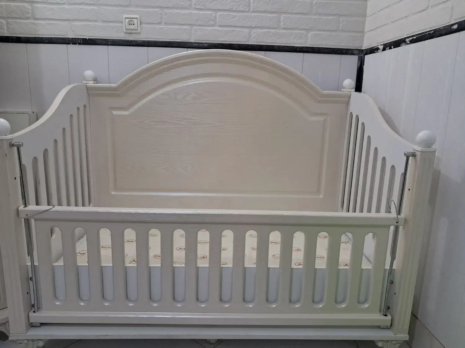 تخت کودک|تخت و صندلی بچه|قم, انسجام|دیوار