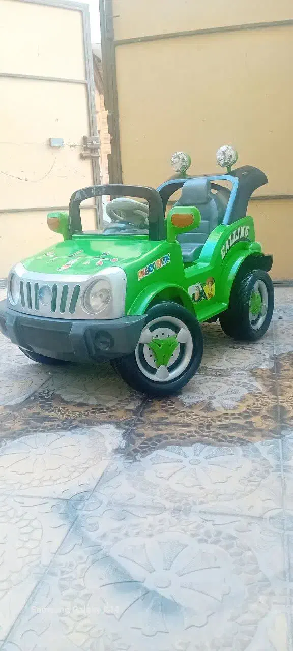 ماشین شارژی شاسی بلند طرح تویوتا در حد نو|اسباب‌بازی بچه|کرمانشاه, |دیوار