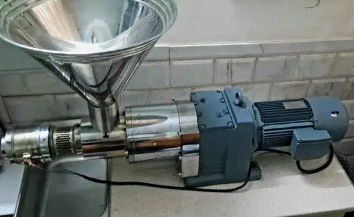 دستگاه صنعتی روغنگیری کالیبر ۸۵ (کلد پرس)|ماشینآلات صنعتی|کرمان, |دیوار