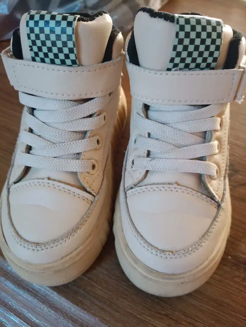 چکمه پسرانه تمیز تمیز|کفش و لباس بچه|تربتحیدریه, باغ ملی|دیوار