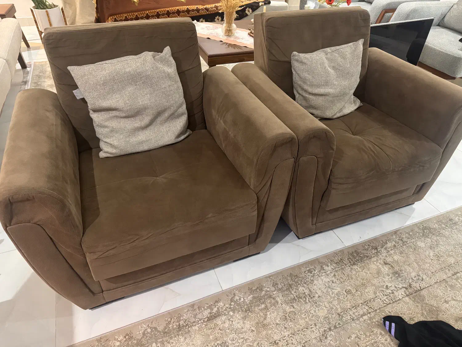 مبل ۷نفره به همراه میز جلو مبلی|مبلمان خانگی و میز عسلی|رشت, سیا اسطلخ|دیوار