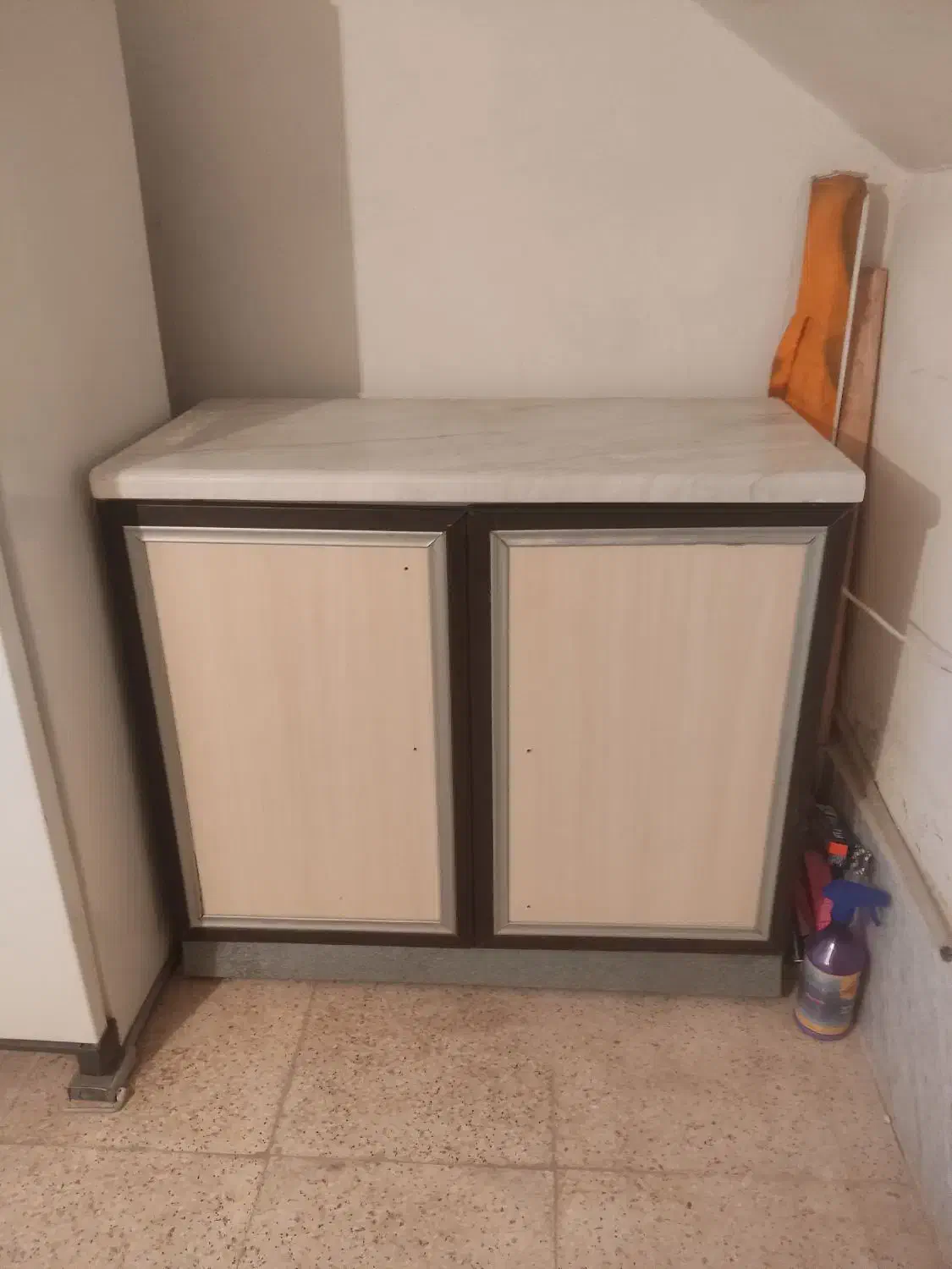 کابینت بدنه فلز محکم در چوبی|مبلمان خانگی و میز عسلی|نهاوند, |دیوار