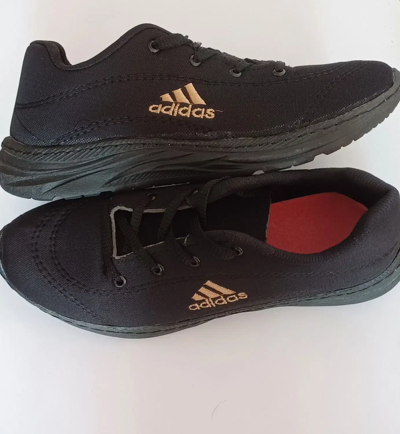 کفش اسپورت فقط ۲۹۹ هزار تومان با سکه و اسکناس|کیف، کفش، کمربند|اصفهان, شهرک صنعتی امیرکبیر (شاپور جدید)|دیوار