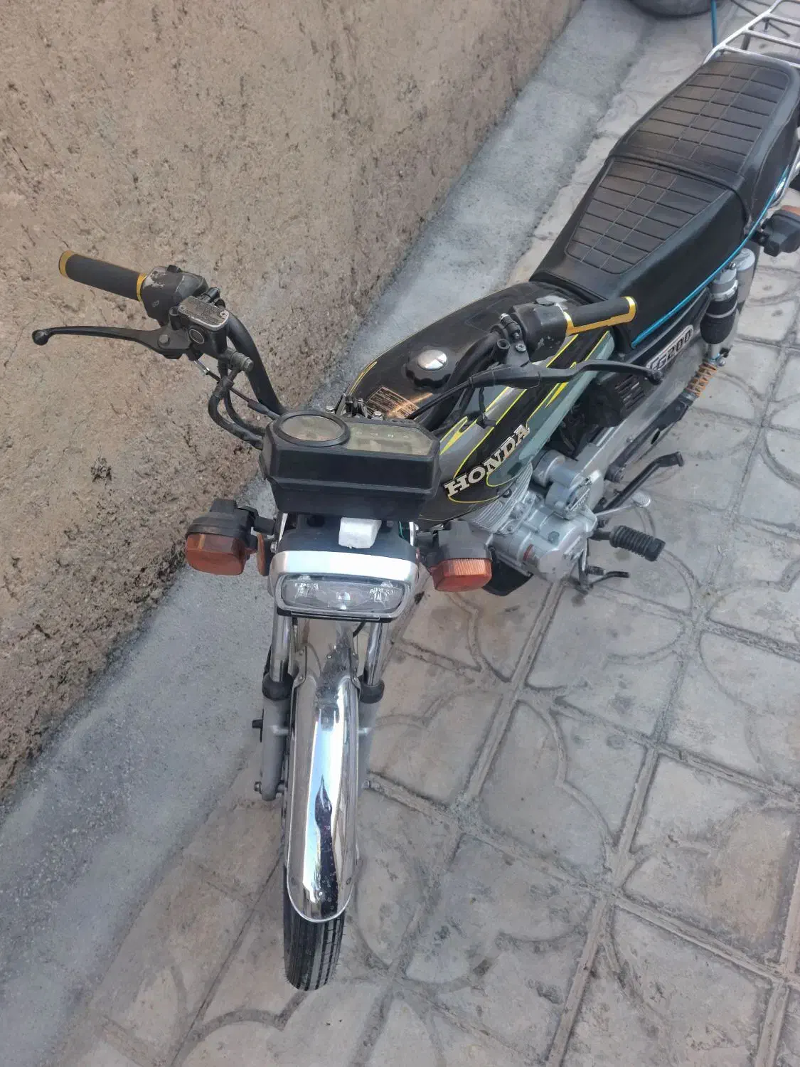 موتور|موتورسیکلت|شیراز, گل سرخ|دیوار