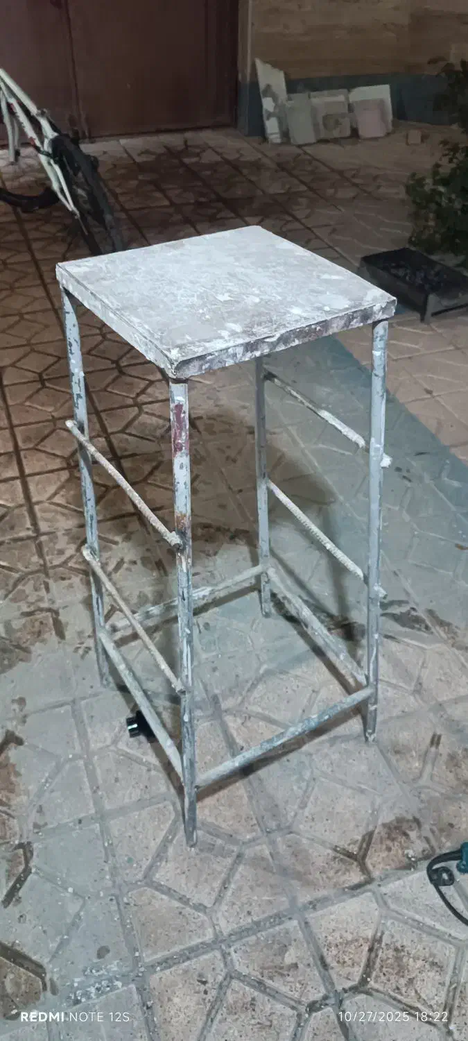 چهار پایه|صندلی و نیمکت|اردبیل, |دیوار