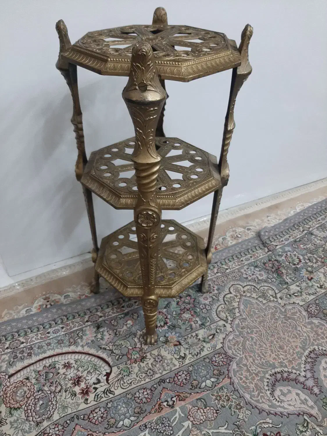 میز تلفن قدیمی شیک ، زیبا و انتیک مناسب دکوری|کلکسیون اشیاء عتیقه|تهران, زنجان جنوبی|دیوار