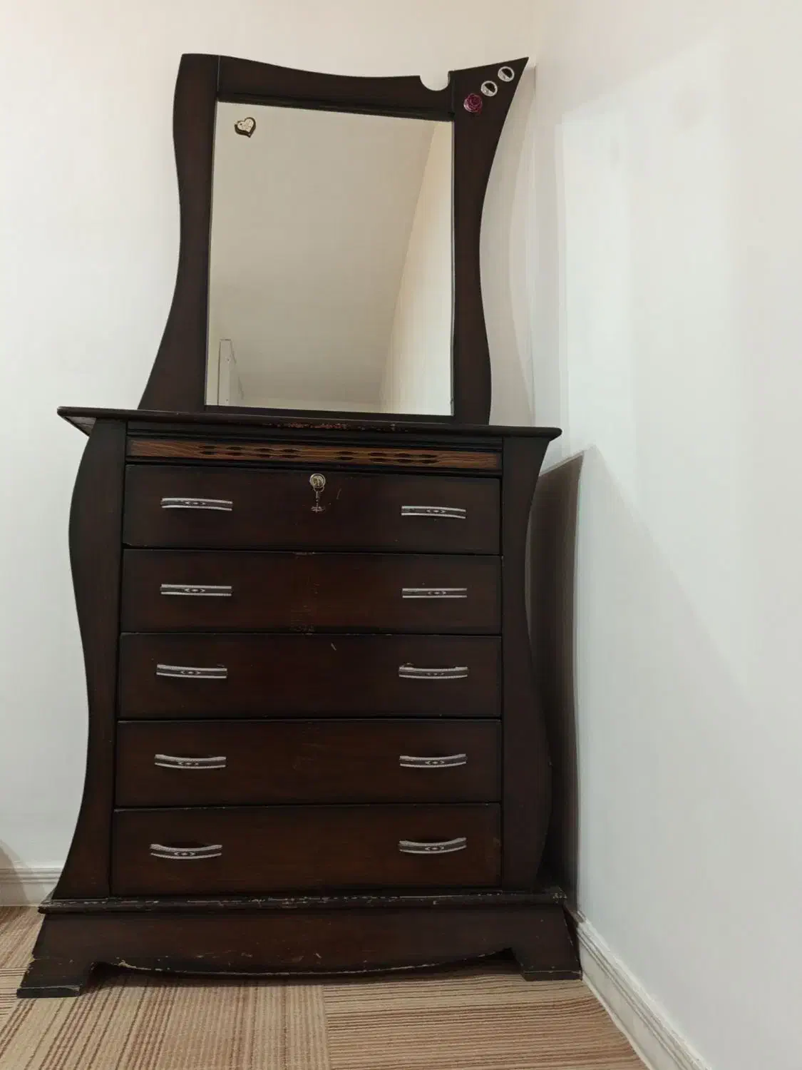 دراور و آیینه سالم|جاکفشی، کمد، دراور|سبزوار, ابارش|دیوار