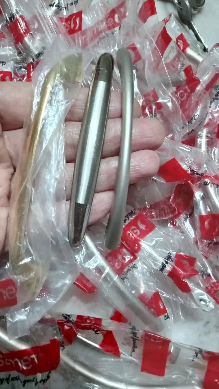 تعدادی پیچ مختلف ودستگیره توافقی|ابزارآلات|اردبیل, |دیوار