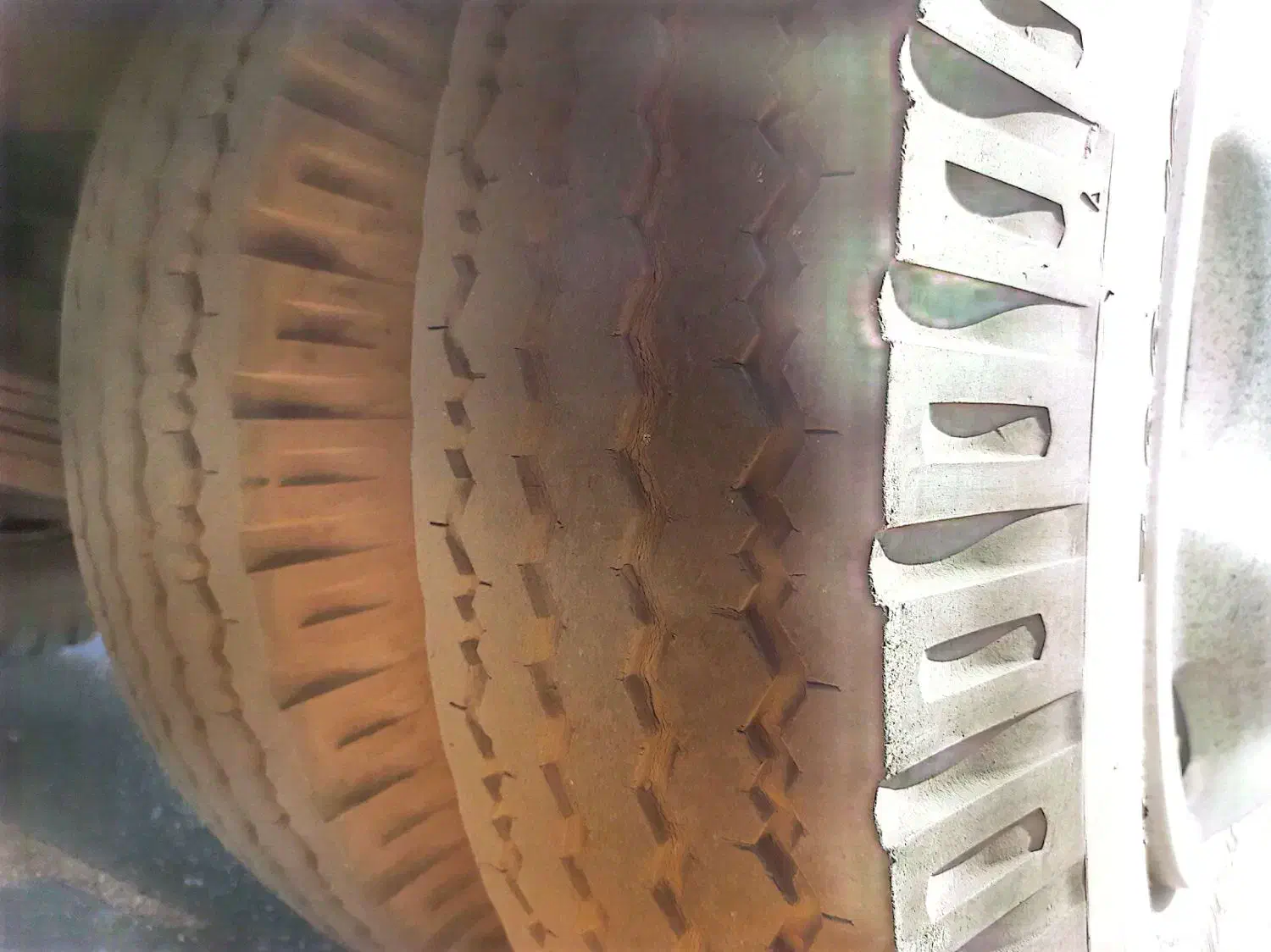 لاستیک مینی بوس و نیسان ۷۰۰/۱۶|قطعات یدکی و لوازم جانبی|باغ بهادران, |دیوار