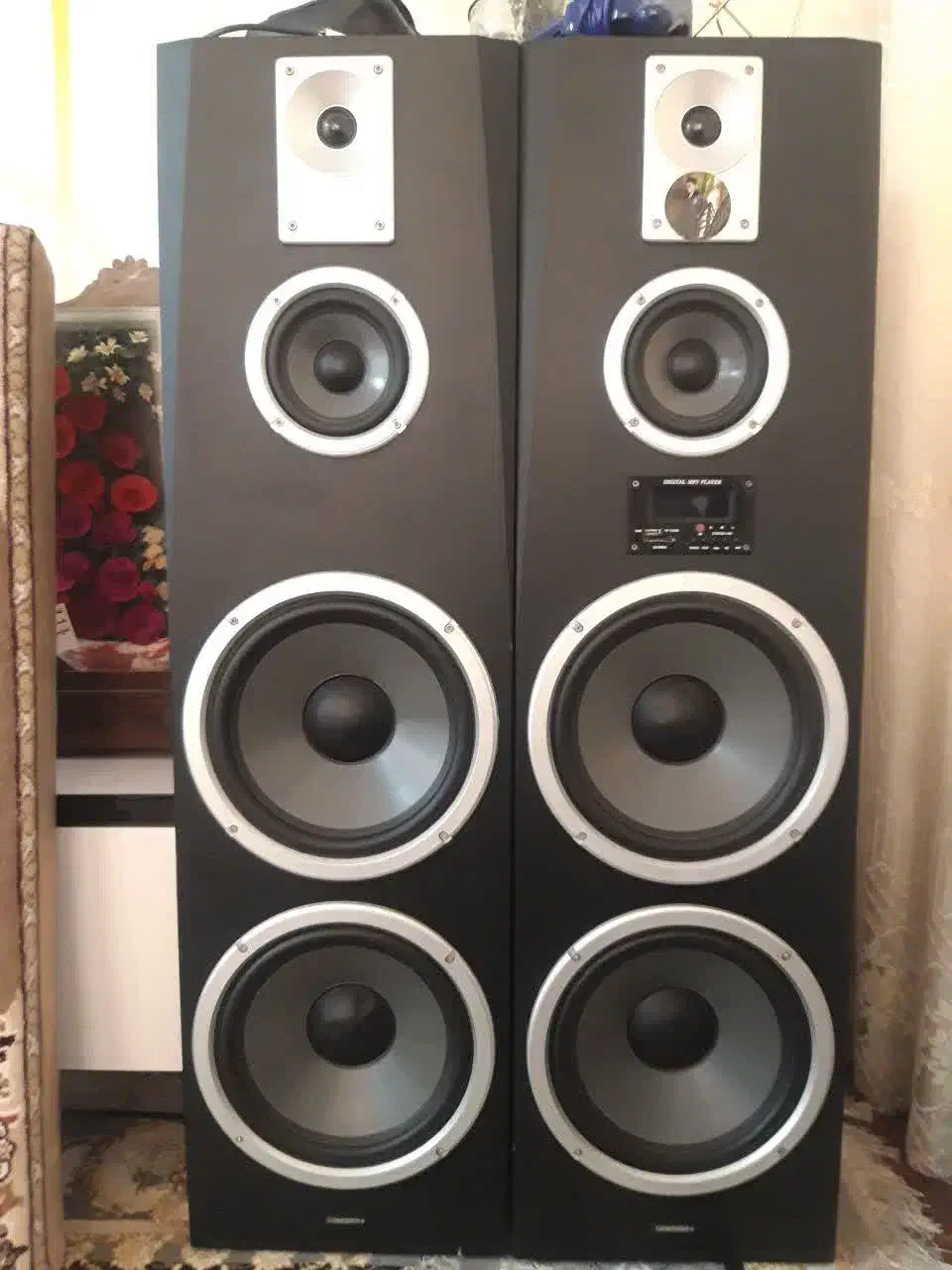 اسپیکر در حد نو|سیستم صوتی خانگی|آران و بیدگل, |دیوار