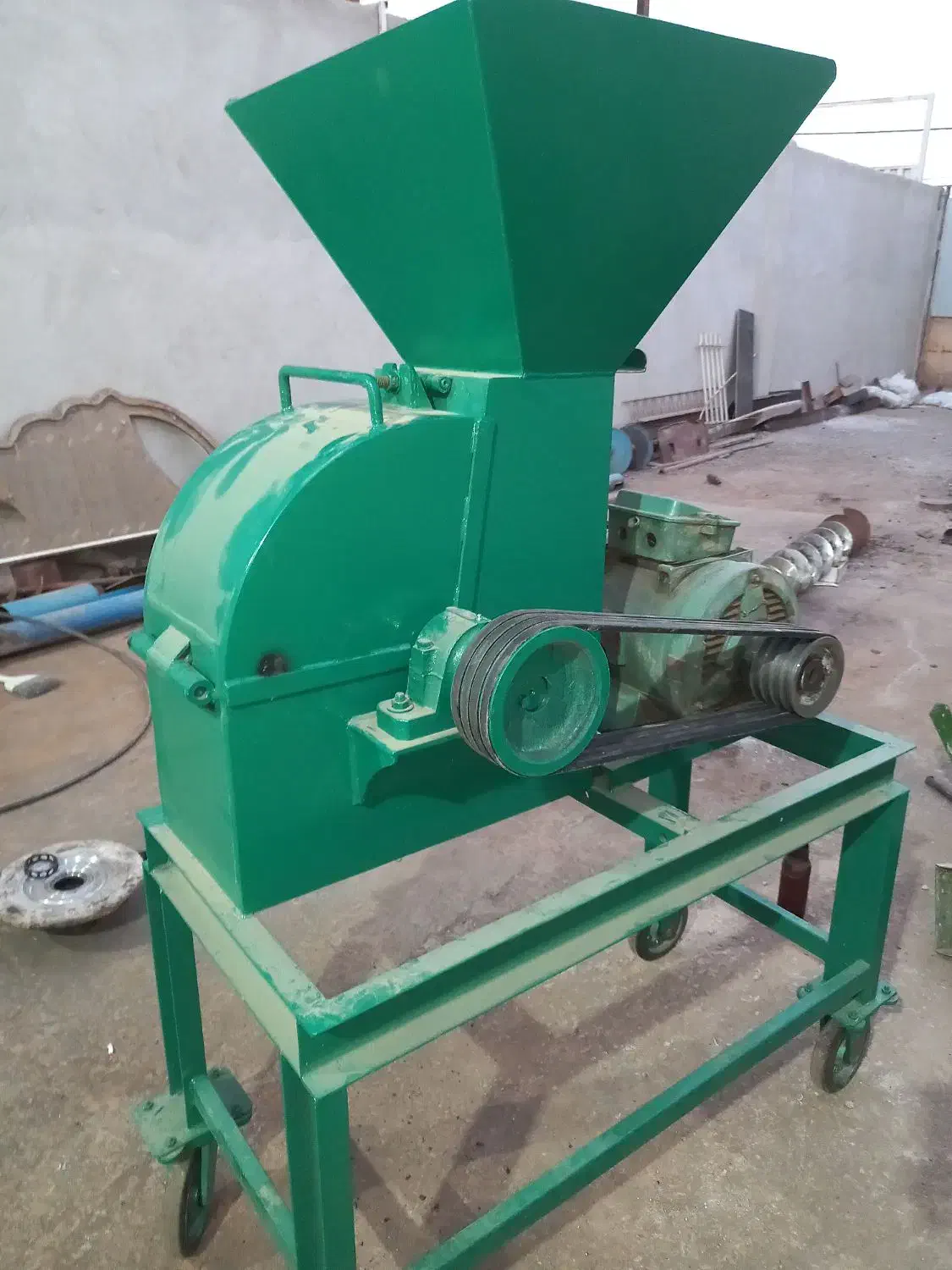 آسیاب میکسر بالابر و بیل برقی|ماشین‌آلات صنعتی|قم, قلعه صدری|دیوار