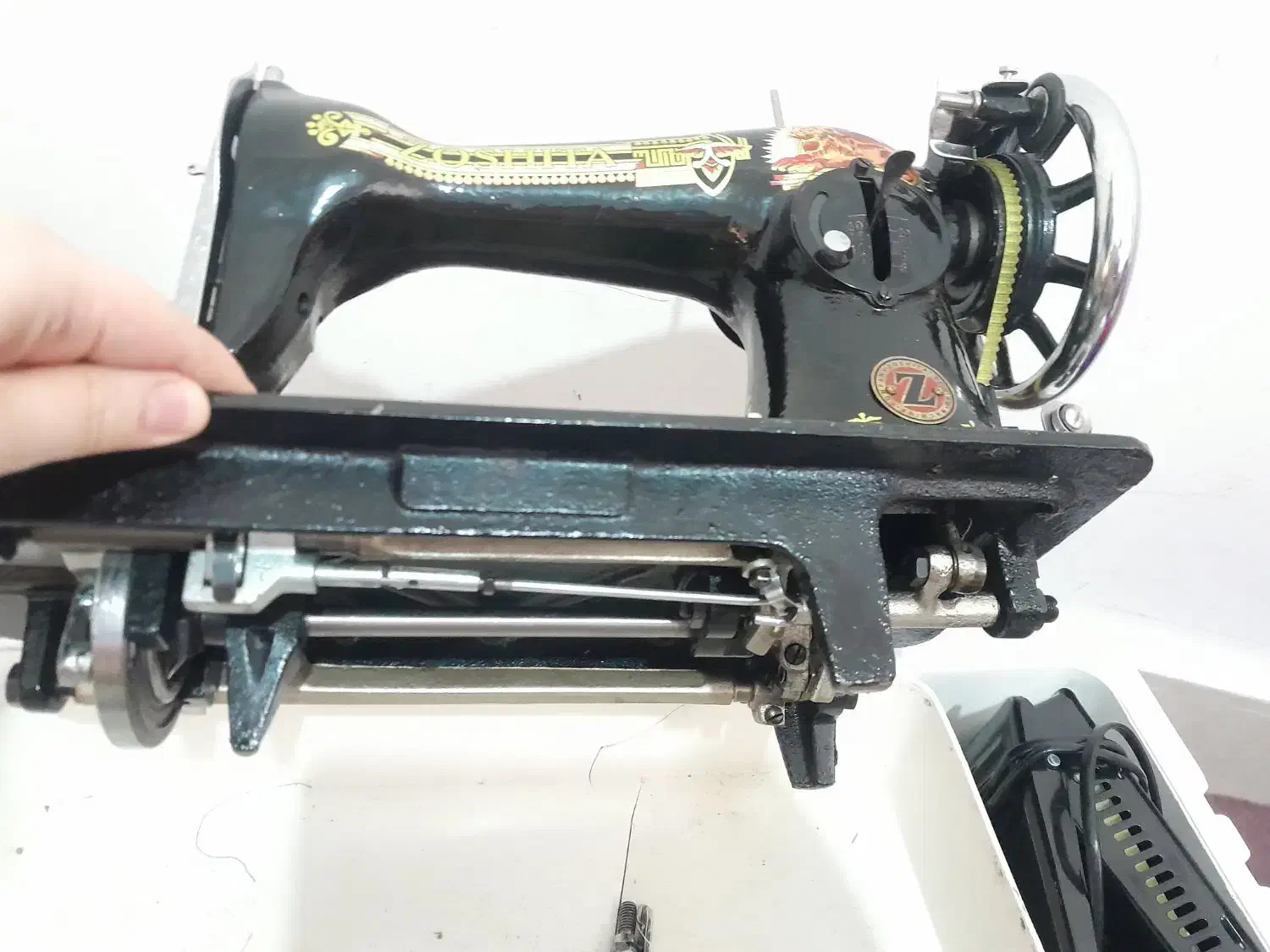 چرخ خیاطی و ریسندگی|چرخ خیاطی و ریسندگی|سردشت, |دیوار