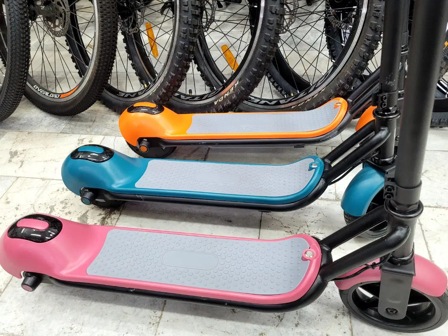 اسکوتر برقی ایستاده|دوچرخه، اسکیت، اسکوتر|اصفهان, باغ فدک|دیوار