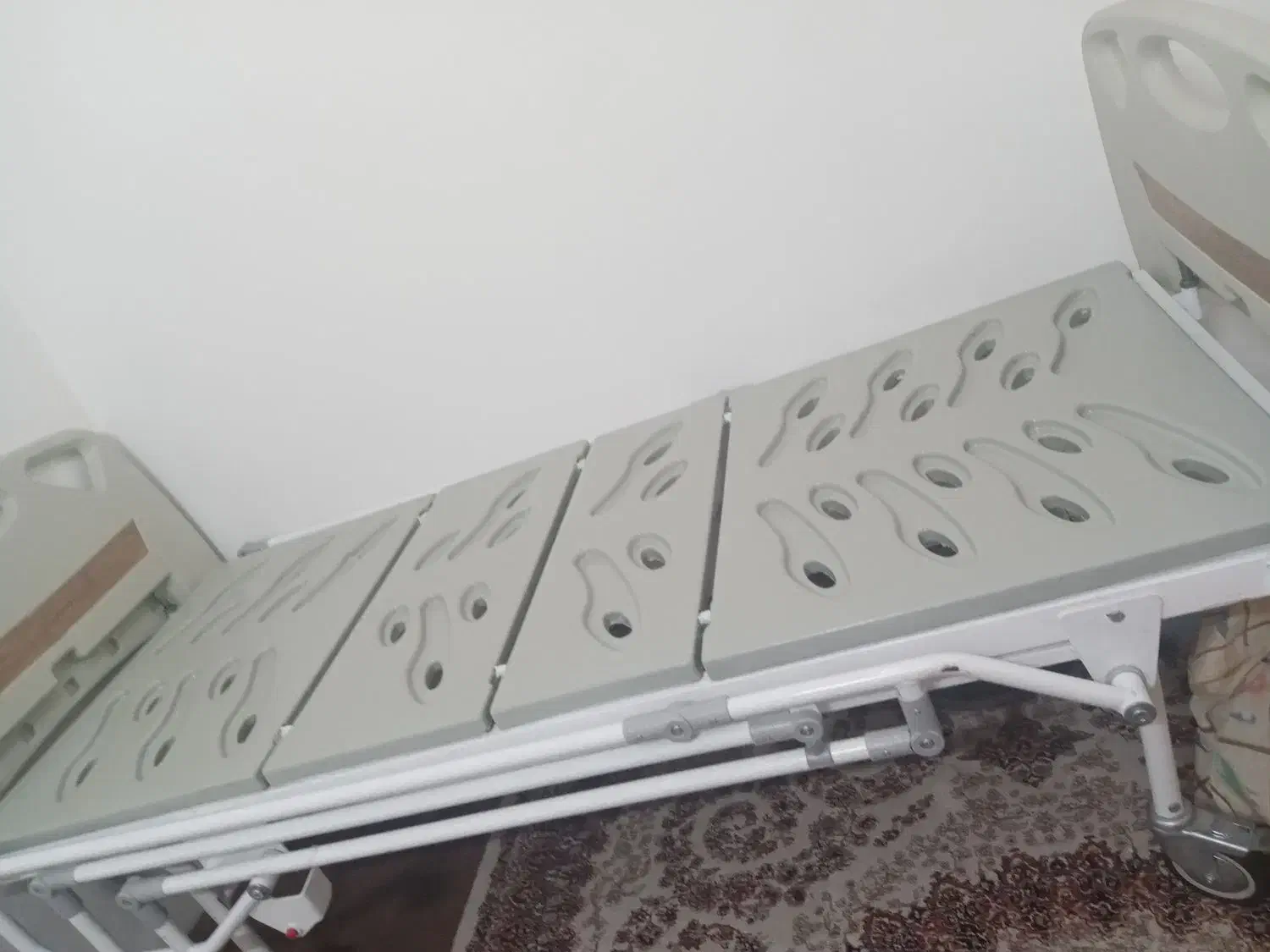 تخت بیمارستانی سه شکن و ویلچر|آرایشی، بهداشتی، درمانی|مشهد, چاهشک|دیوار