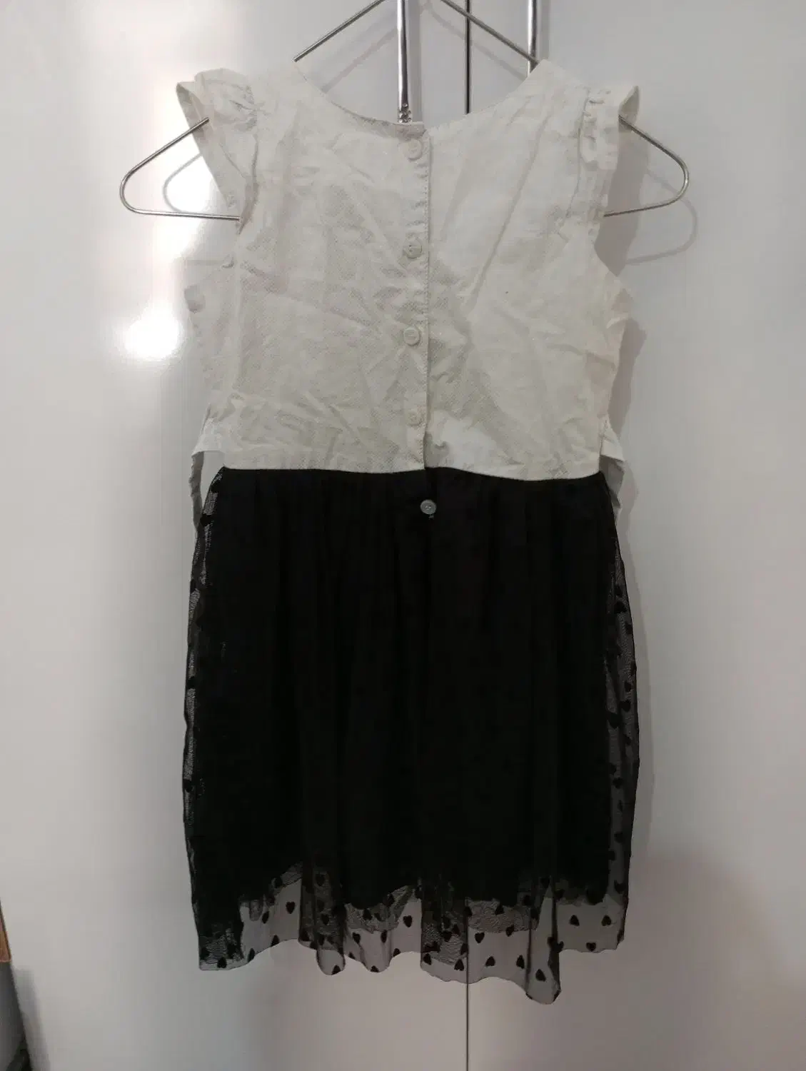 مقداری لباس درحدنونو|لباس|شیراز, مسلم|دیوار