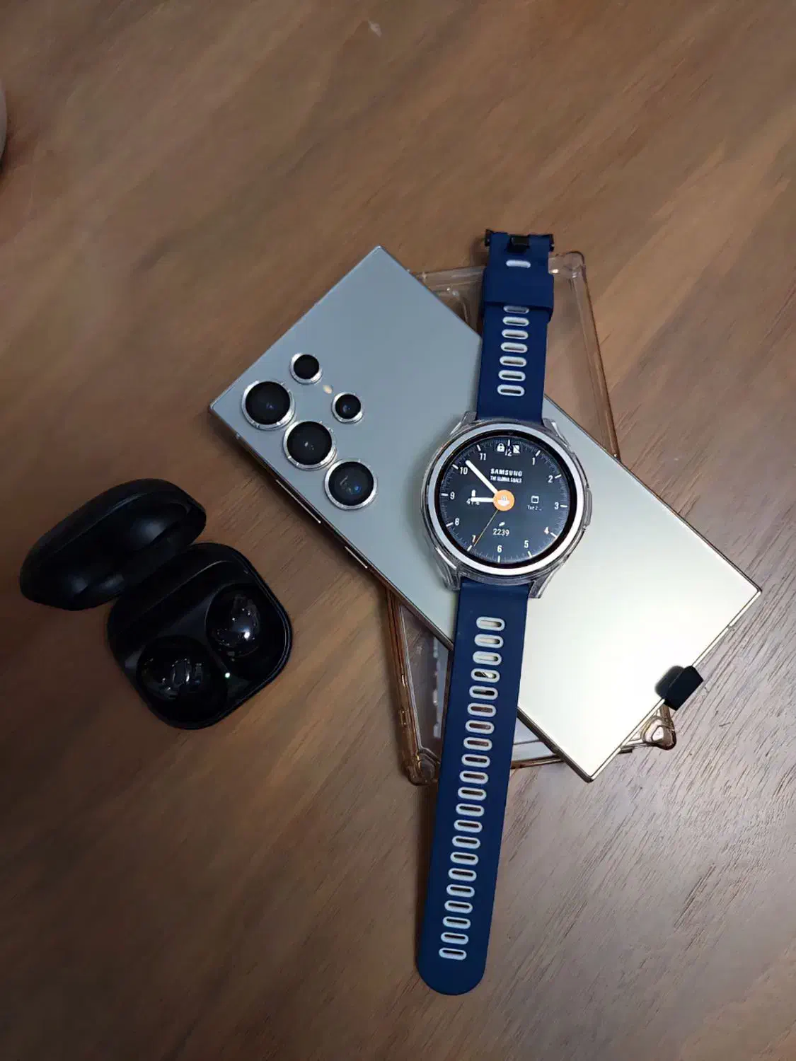 نقد یا تعویض با آیفون   S24 UITRA|موبایل|شاهین‌شهر, شهرک میلاد|دیوار