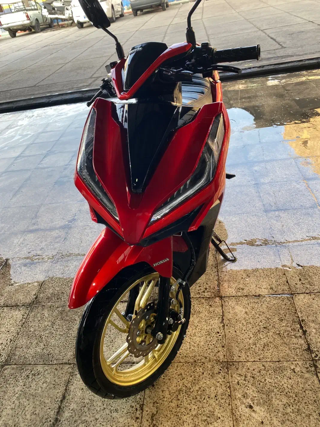 موتور طرح کیلیک|موتورسیکلت|رباط‌کریم, رباط‌کریم|دیوار