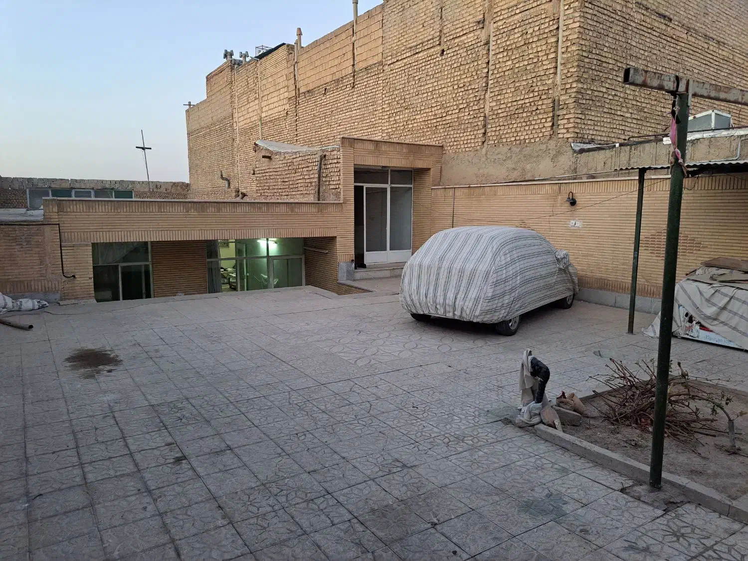 منزل مسکونی ۳۵۵ متری واقع در انتهای شیخ طوسی شرقی|فروش زمین و ملک کلنگی|اصفهان, گرکان|دیوار