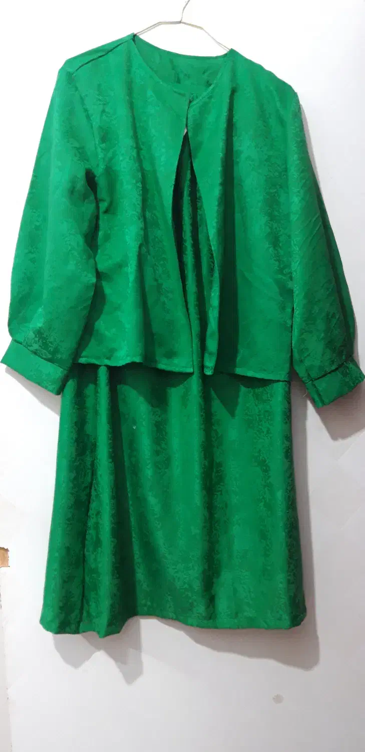 کت و دامن|لباس|قمرود, |دیوار