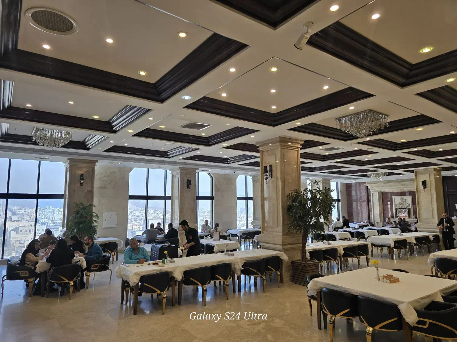 گارسن ویتر حقوق سی میلیون|استخدام خدمات فروشگاه و رستوران|تهران, هفت حوض|دیوار