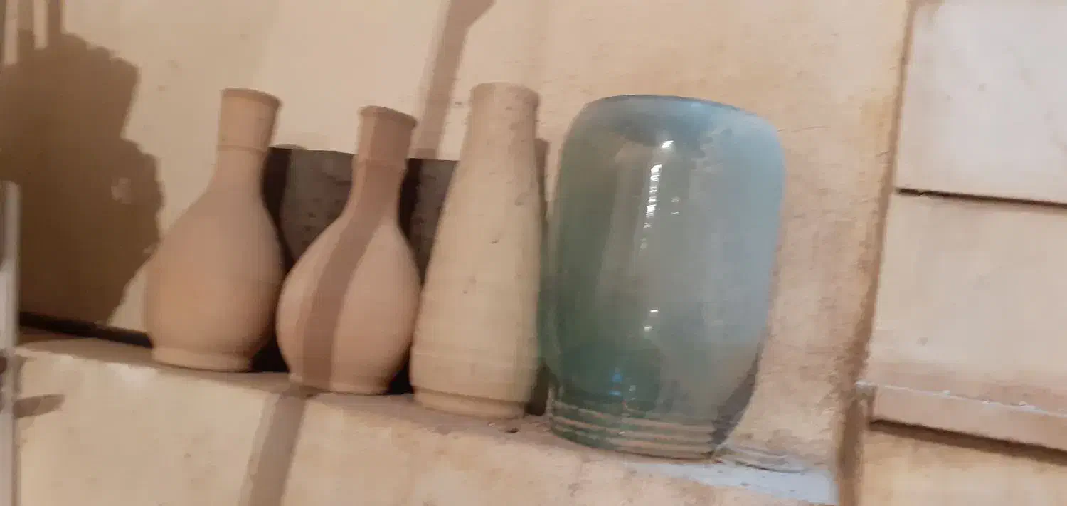 تعدادی مجسمه و دو عدد رادیو قدیمی کلکسیونی|کلکسیون اشیاء عتیقه|اصفهان, باغ دریاچه|دیوار