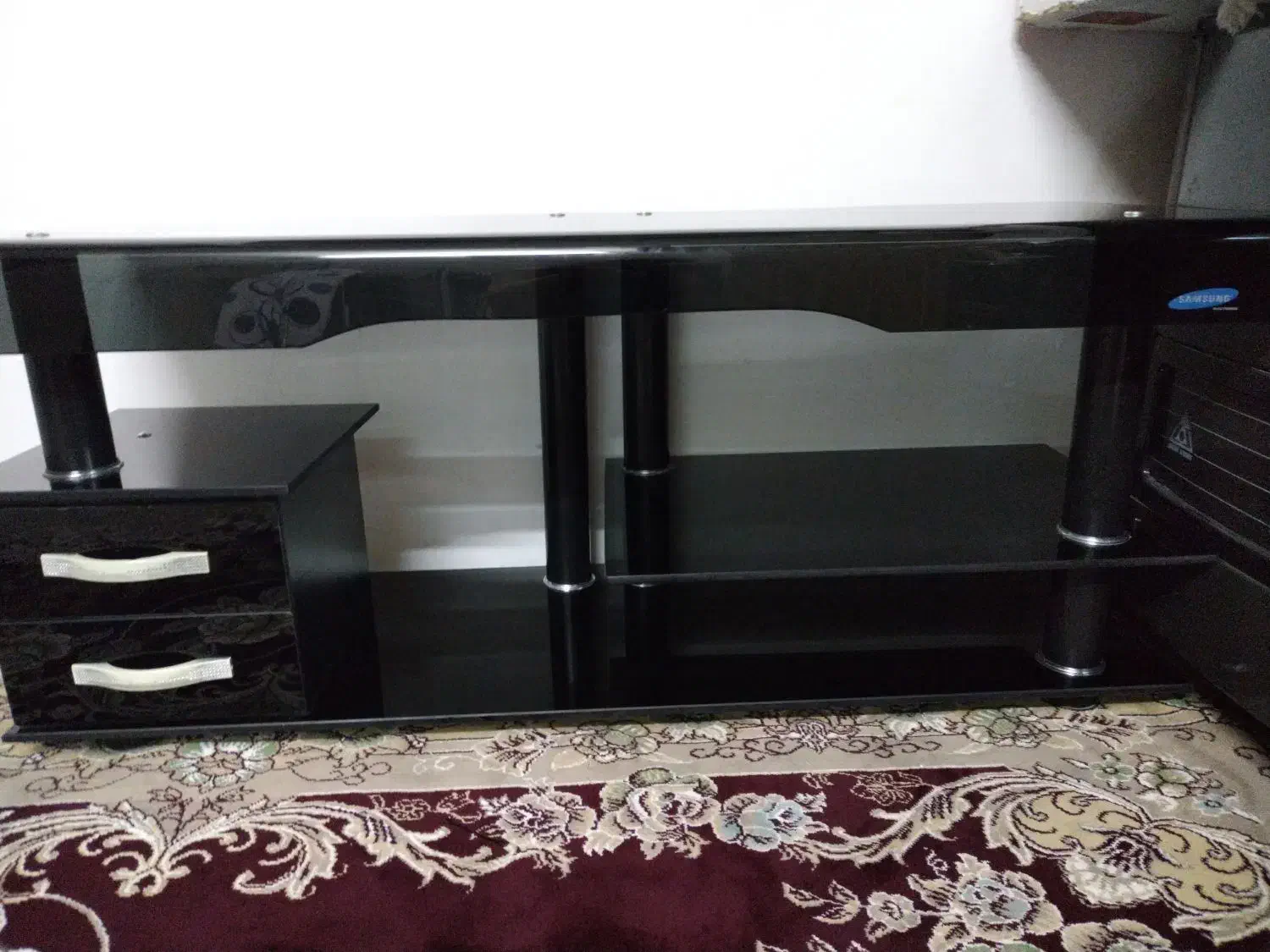 میز تلویزیون در حد نو|میز تلویزیون|تربت‌حیدریه, منصوریه|دیوار