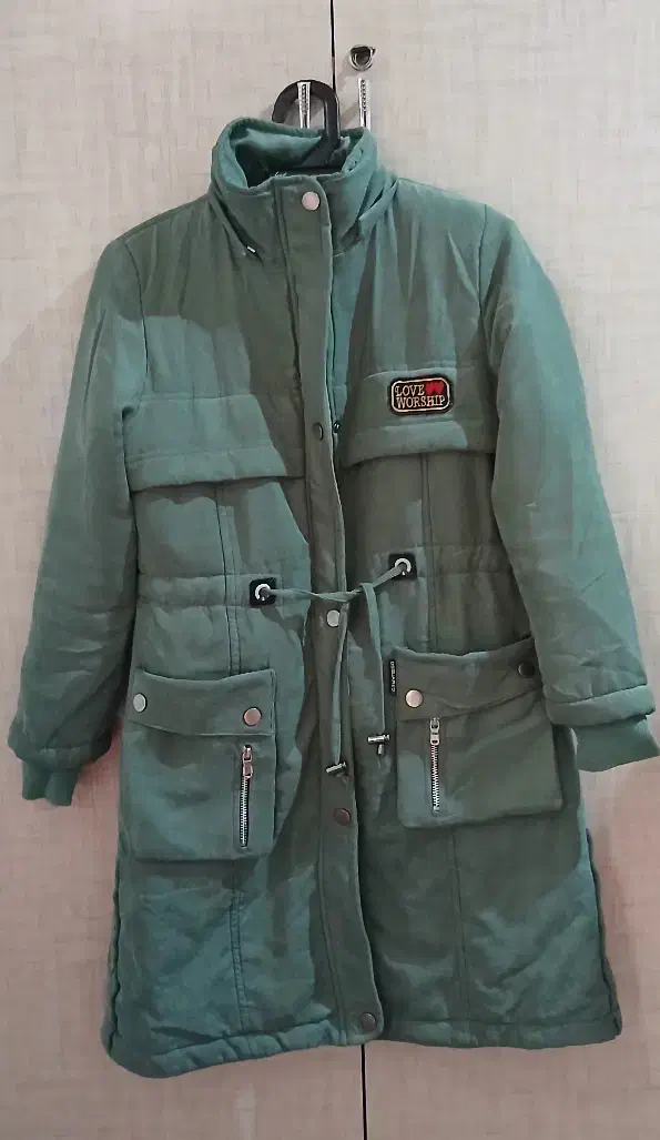 پالتو|لباس|شیرین‌سو, |دیوار