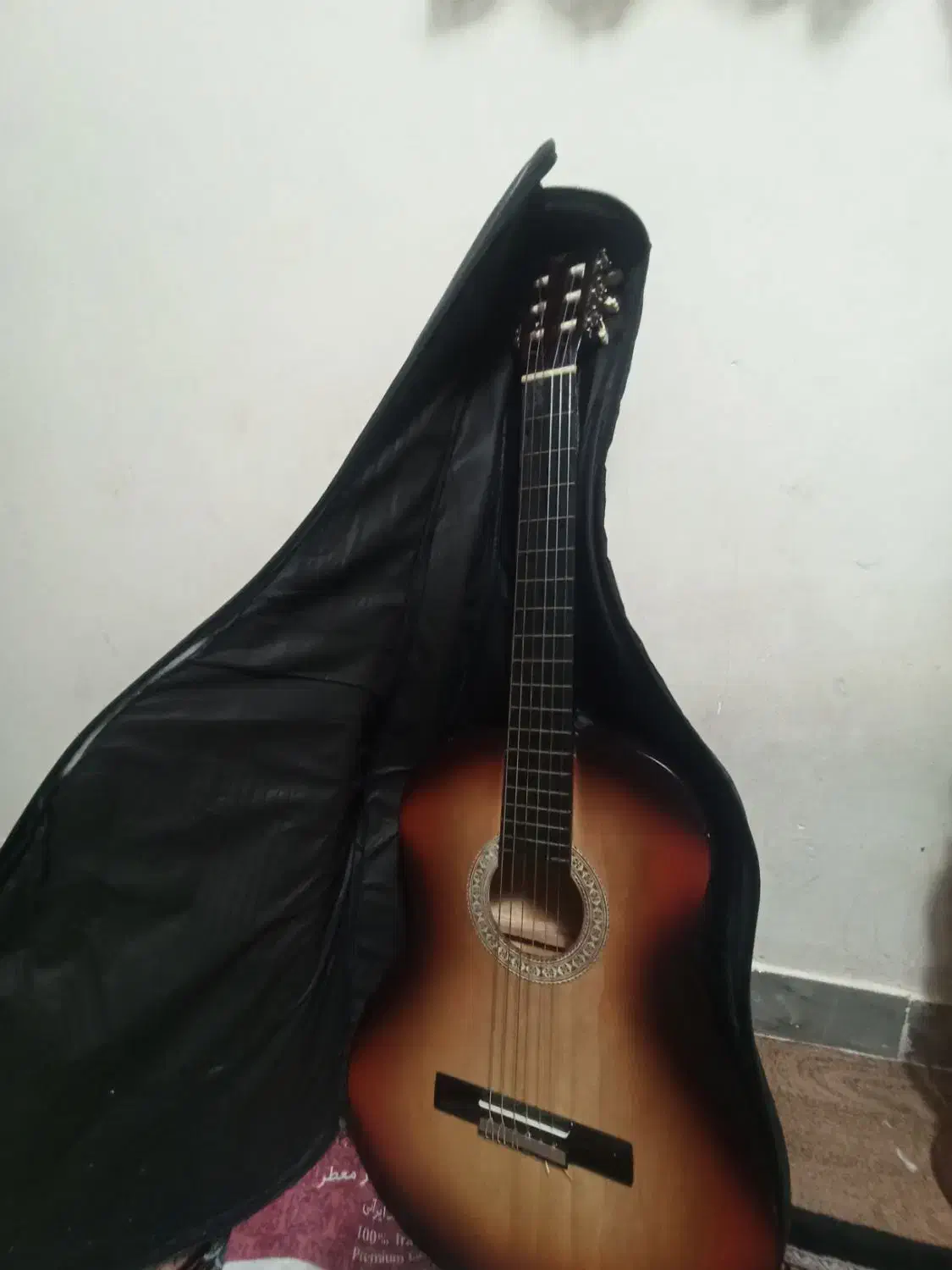 گیتار کار دست بی نظیر|گیتار، بیس، امپلیفایر|قدس, شهر‌قدس|دیوار