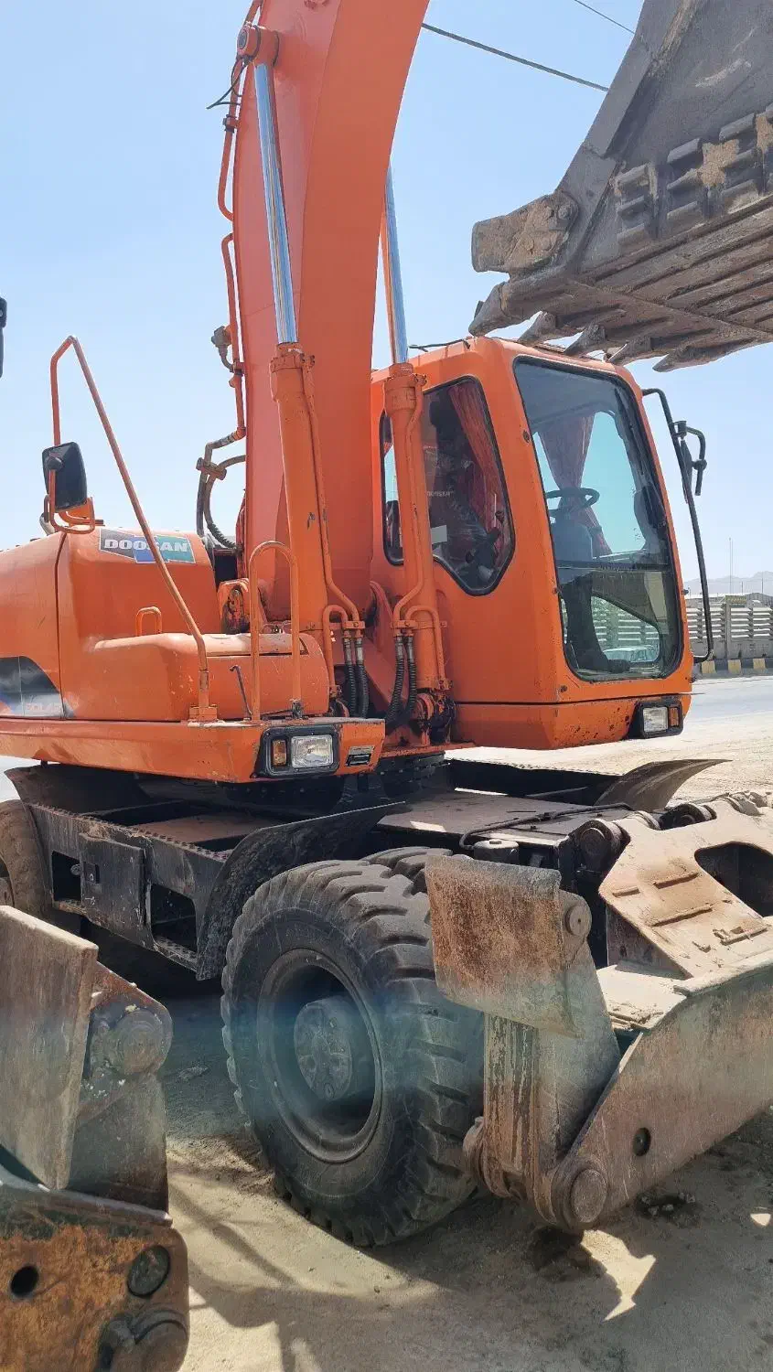 بیل مکانیکی دوسان ۱۸۵ مدل ۲۰۰۸ سالم و آماده کار|خودرو سنگین|اصفهان, سنبلستان|دیوار