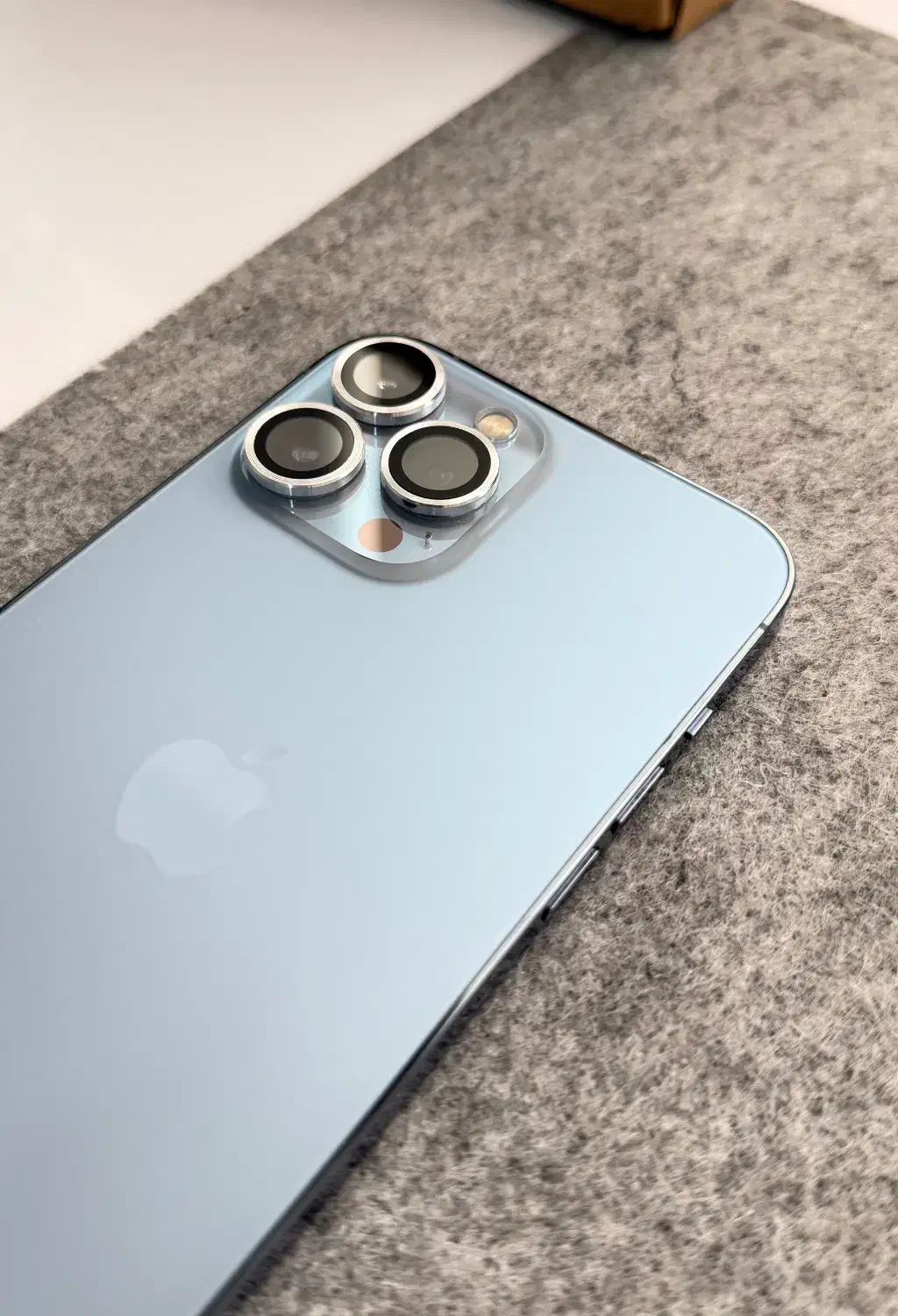 آیفون ۱۳ پرومکس ۲۵۶ گیگابایت|موبایل|رشت, منظریه|دیوار