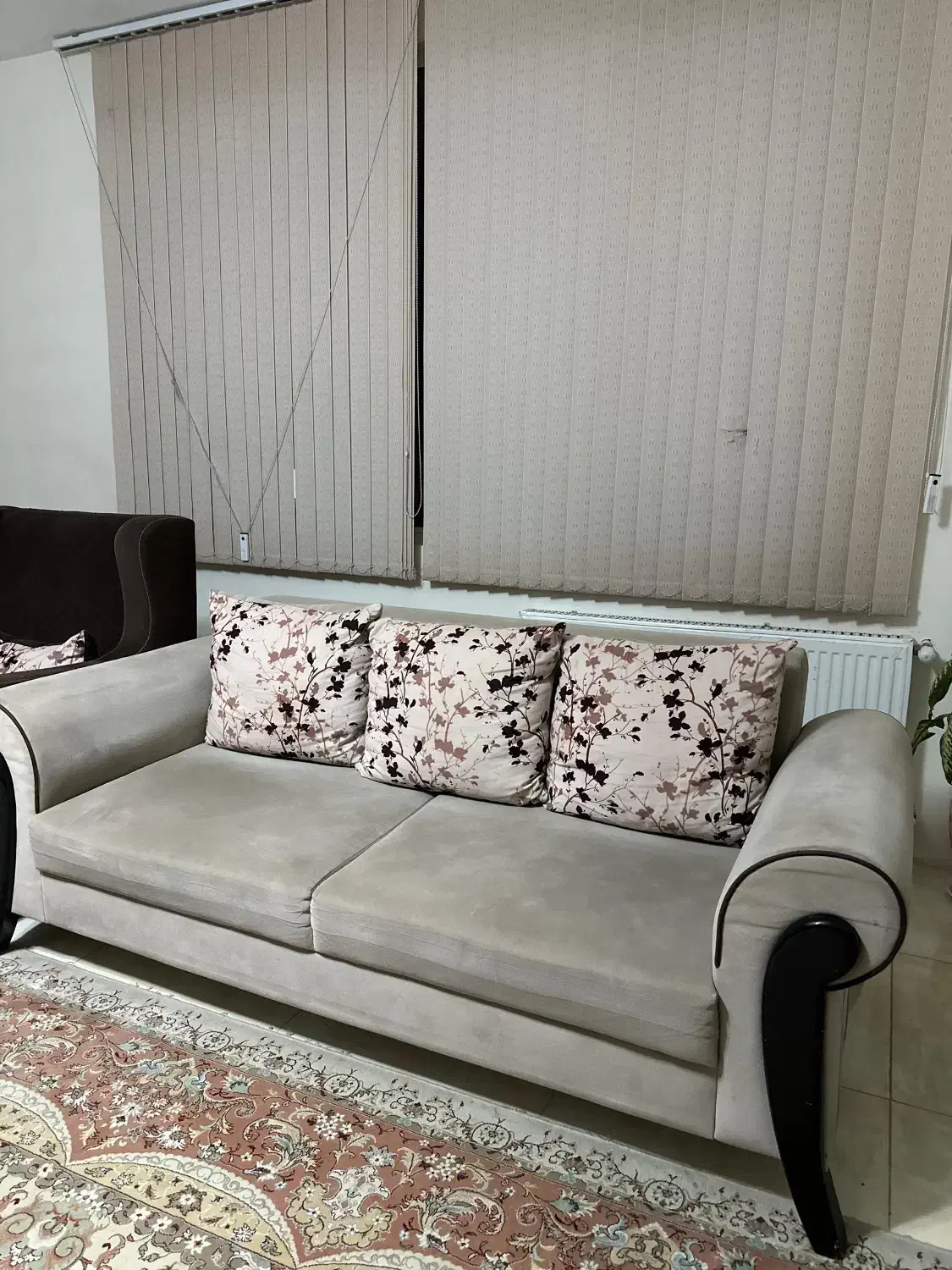 مبل|مبلمان خانگی و میز عسلی|صدرا-فارس, فاز ۱|دیوار