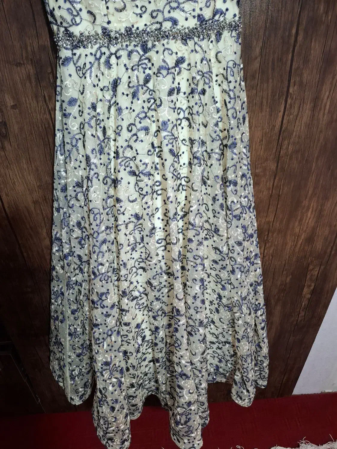 لباس مجلسی نو|لباس|نیشابور, دارایی|دیوار