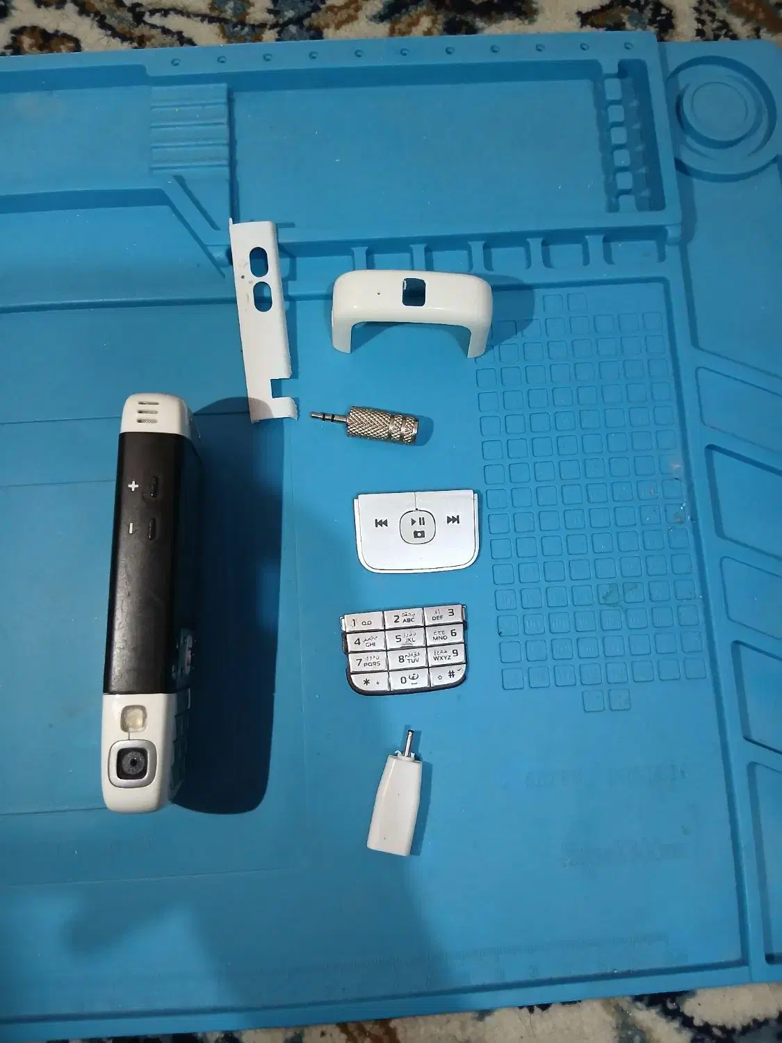 نوکیا ۵۷۰۰ خیلی تمیز و کمیاب|موبایل|رشت, حاجی آباد|دیوار