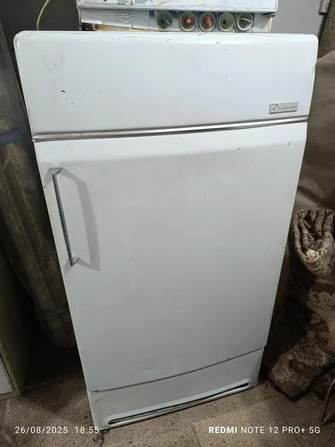 یخچال نفتی سوئدی|کلکسیون اشیاء عتیقه|رشت, فلسطین|دیوار