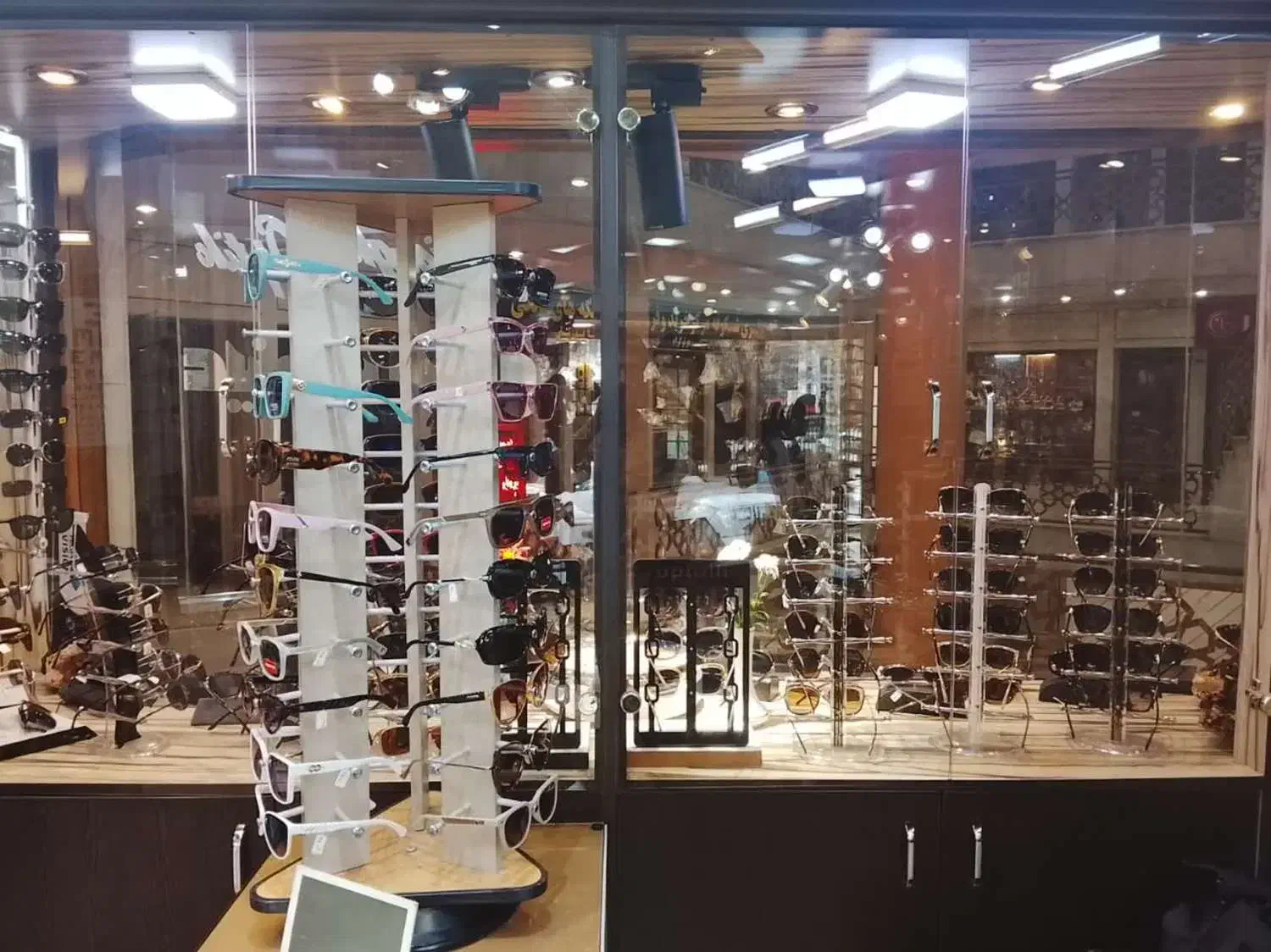 خرید عینک با بهترین قیمت و کیفیت|زیورآلات و اکسسوری|اصفهان, باغ کاران|دیوار