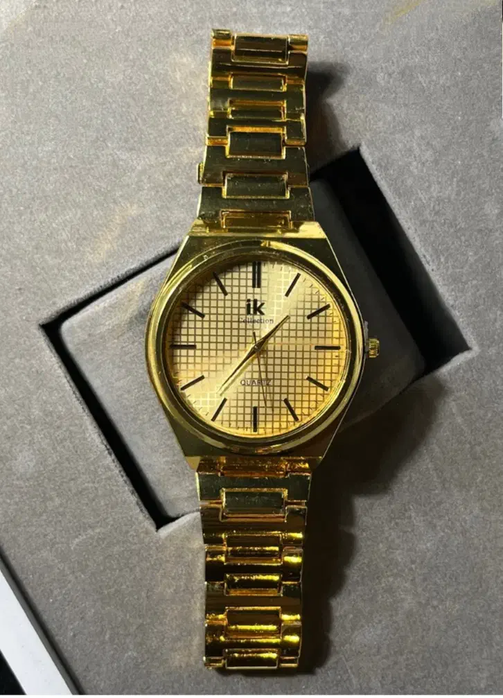 ساعت کلاسیک طلایی|ساعت|سراوان, |دیوار